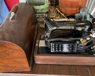 Vintage 99K portable Singer Sewing machine.