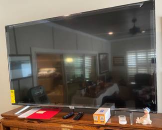 65" LIKE NEW Roku TV