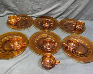 6 Kings Crown Thumbprint Snack Plates & 7 Cups
