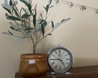 Faux Plant, Clock