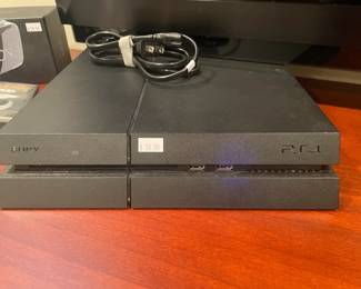 PS4 console & cord CUH-1215A
