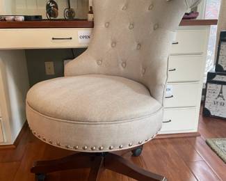 Pier 1 swivel chair