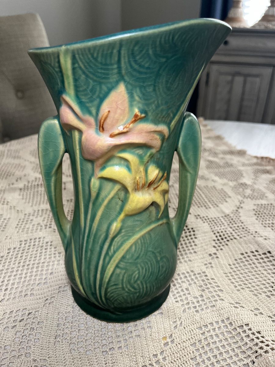 Roseville 1940's Zephyr Lily Vase, green 135-9"