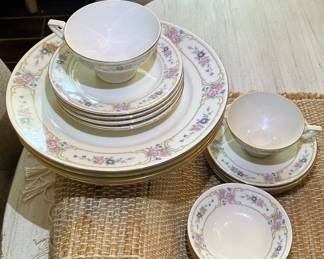 18 Piece Johan Haviland Bavaria Germany - Primrose set of 4. Plates, Saucers, Fruit Plate and 2 cups