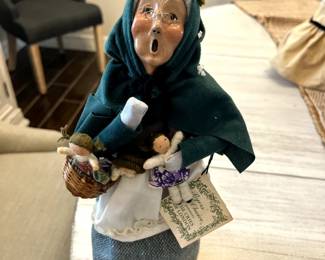 Byers Choice Christmas Carolers, Cries of London