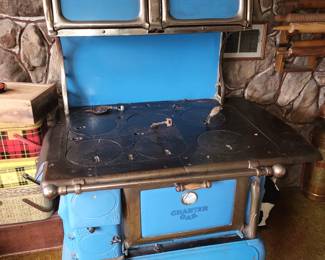 Charter Oak wood burning stove St.Louis MO. Excellent for off the grid.