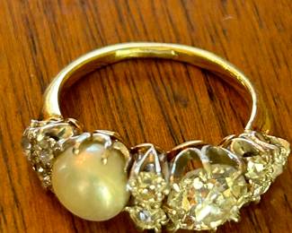 Beautiful Gold, diamond and pearl ring.