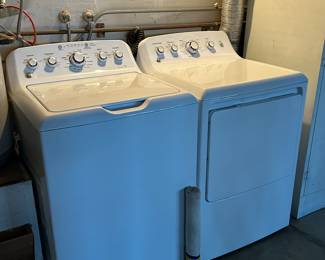 GE Washer/ Dryer. Great condition.