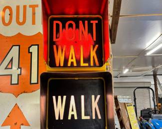 Walk/don’t walk traffic light