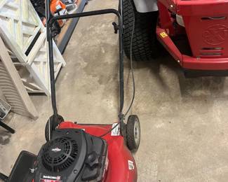 Yard machine 20” walk behind lawnmower 