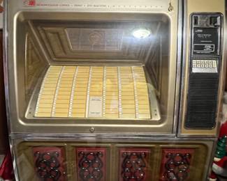 1974 Rowe Ami R 83 vintage memories hike box w/45  stocked with country music records that can be changed

Juke box works, has keys and original paperwork. A very rare find! 