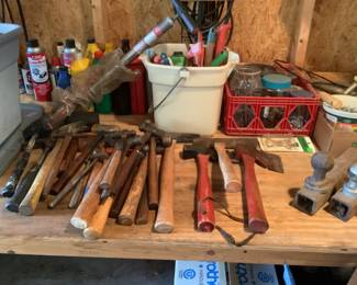 Hammers, axes and sledge hammers