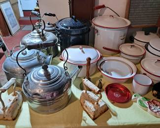 VINTAGE KETTLES AND PORCELAIN COOKWARE