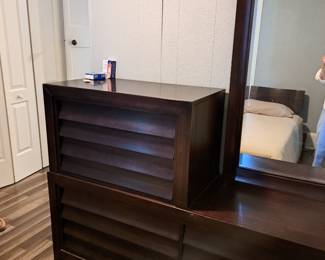 MODERN BEDROOM DRESSER WITH MIRROR