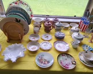 DECORATIVE SMALL CHINA PIECES