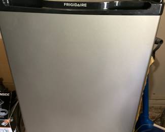 Frigidaire compact refrigerator