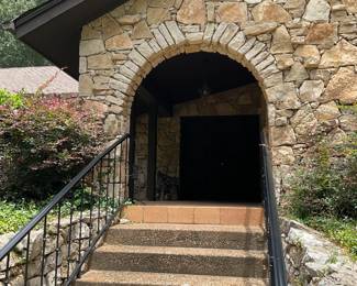 Only the FRONT door will open on Thursday at 7 AM and at 8 AM on Friday and Saturday. (The garage, patio, and out-building will NOT open at the same time as the front door.....but a few minutes later.)