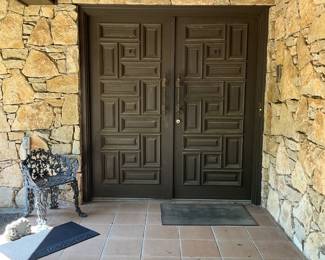 Only the FRONT door will open on Thursday at 7 AM and at 8 AM on Friday and Saturday. (The garage, patio, and out-building will NOT open at the same time as the front door.......but a few minutes later.)