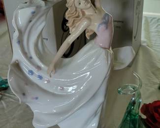 Beautiful Sorelle figurine