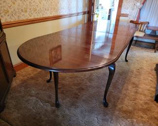 Drop leaf dining room table with two leaves