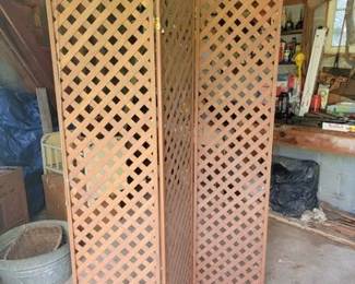 Folding lattice screen