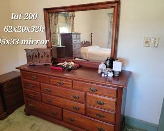 Mirrored dresser