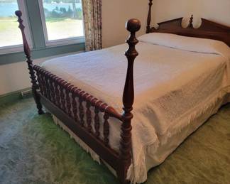 Vintage full bed and bedspread