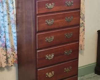 Lingerie chest of drawers