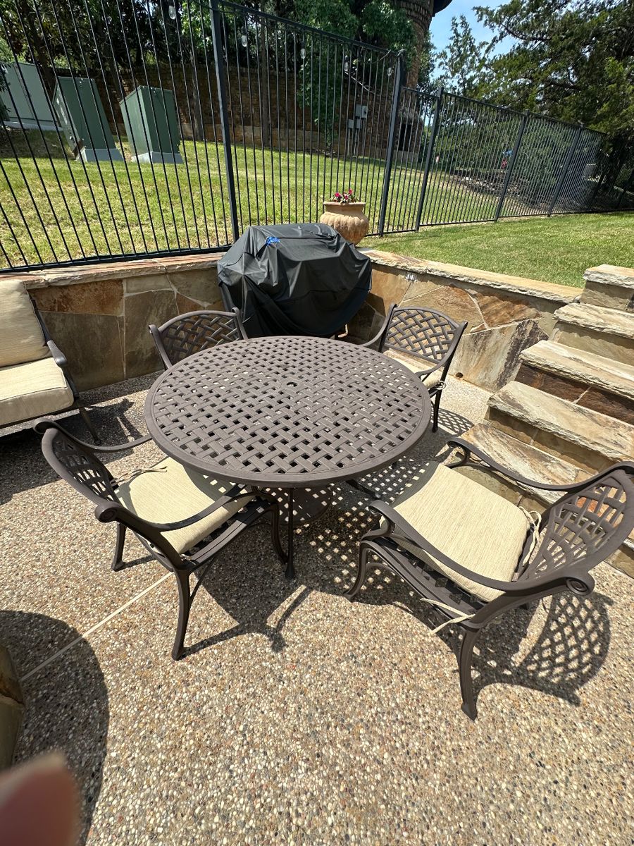 Iron Outdoor 5pc  Laced Bistro Table and 4 chairs 