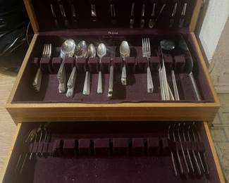De Luxe by Home Decorators Silver Plate Flatware Set 