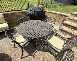 Iron Outdoor 5pc  Laced Bistro Table and 4 chairs 