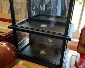 Guanmao Handicrafts Co. Mirror Back Display Case