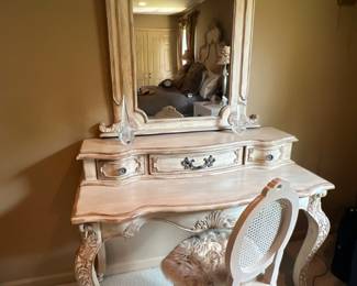 Horchow Victorian Vanity/Mirror. Mirror and vanity are seperate