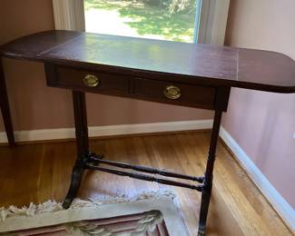 20th Century Federal Style Mahogany Drop Leaf Sofa Table