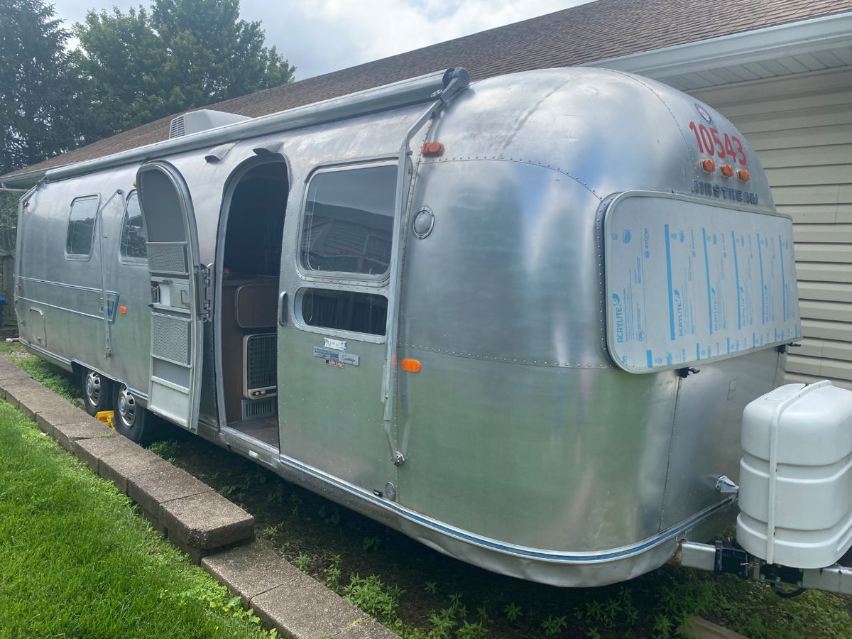 Fleur de Lis Estate Sales in Saint Charles, MO starts on 7/13/2024