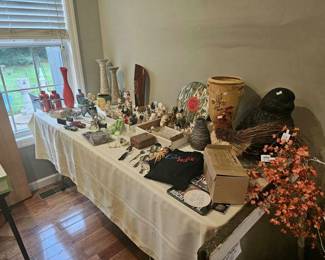 SOME OF THE RETRO NICKNACKS