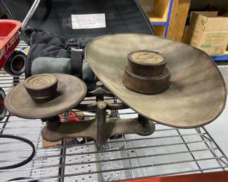 ANTIQUE SCALE