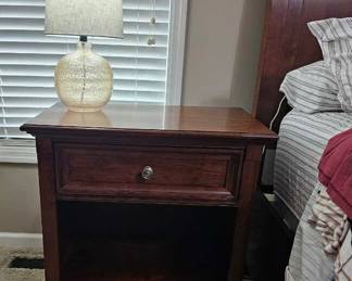 PAIR OF NIGHT STANDS