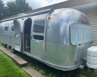 AIRSTREAM TRAVEL TRAILER, 1971, SOVEREIGN LAND YAUGHT 31TRB