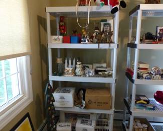 Christmas decorations, wreaths & tree