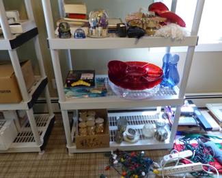 Christmas decorations, wreaths & tree