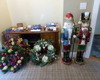 Christmas decorations, wreaths & tree, furniture