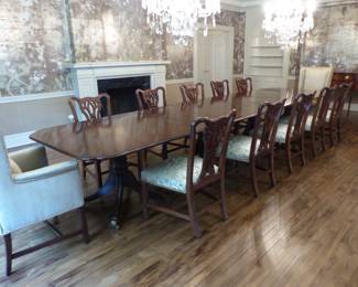 Virginia Galleries Henkel-Harris large mahogany 4 pedestal dining table with 12 stunning chairs in gorgeous condition