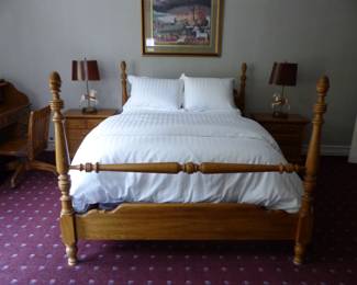4 poster bed, pair of night tables, lamps
