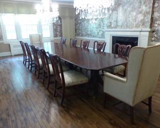 Virginia Galleries Henkel-Harris large mahogany 4 pedestal dining table with 12 stunning chairs in gorgeous condition