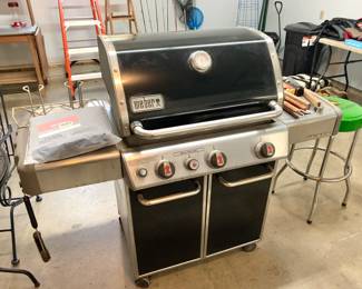 Weber grill hardly used 