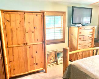 Very nice cedar bedroom set 