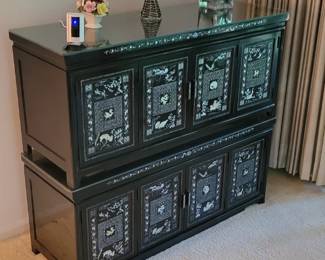 Gorgeous Asian cabinet with inlay