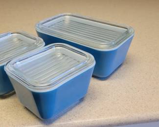 Pyrex refrigerator set