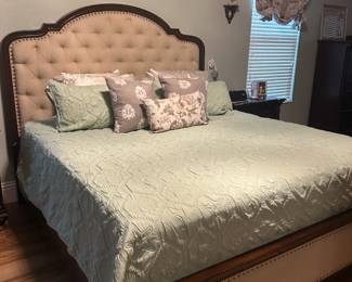 Universal Mahagony King-size Bed